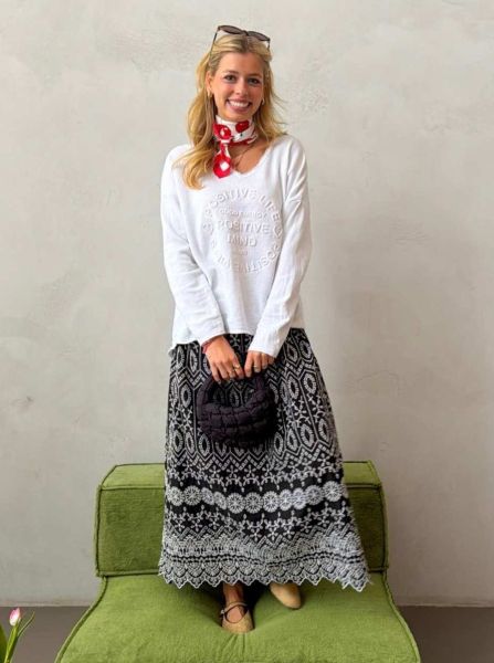 Maxirock mit Lochstickerei