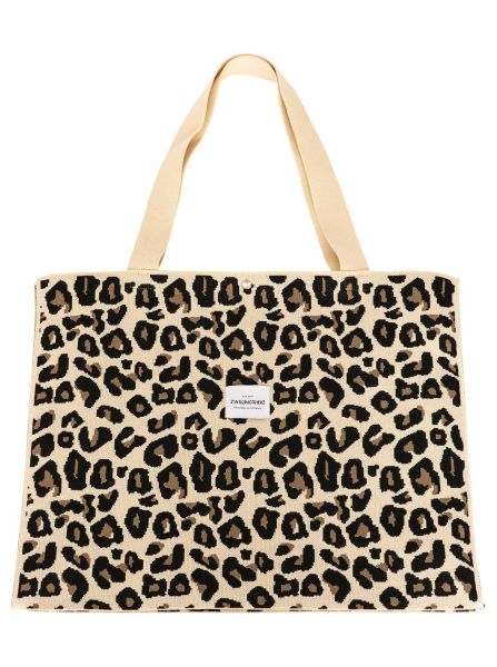 Shopper "Leo"