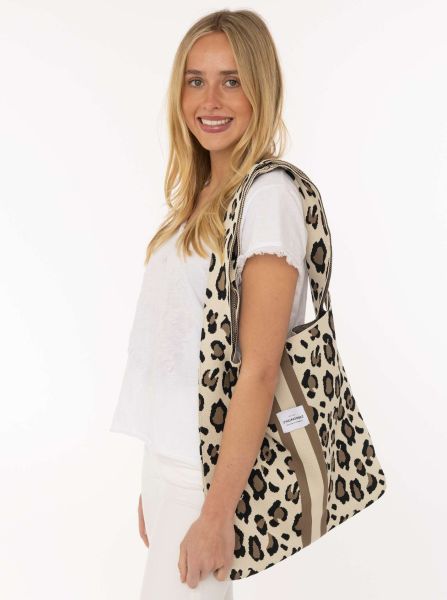 Shopper "Summer Leo"